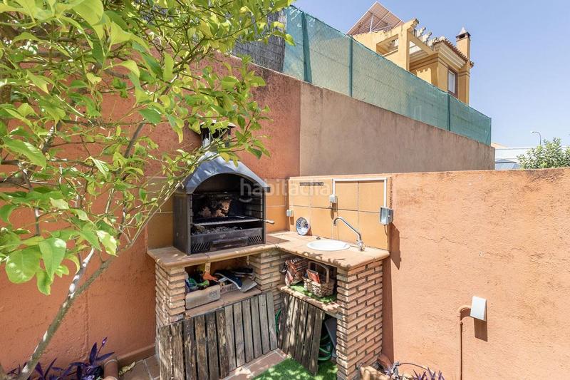 Foto 8ba68201-84a7-4fb7-b5c5-6b50f9ab1221. Casa adosada chalet familiar con jardin, piscina privada y vistas a granada en pleno centro de la zubia en Zubia (La)