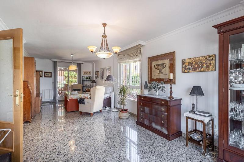 Foto 8cddd723-a9c4-46b0-9a20-974d53161ba4. Casa adosada chalet familiar con jardin, piscina privada y vistas a granada en pleno centro de la zubia en Zubia (La)