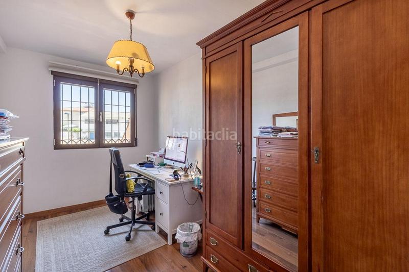 Foto b8697b2d-4349-4175-bc53-e8ed76f99dd5. Casa adosada chalet familiar con jardin, piscina privada y vistas a granada en pleno centro de la zubia en Zubia (La)
