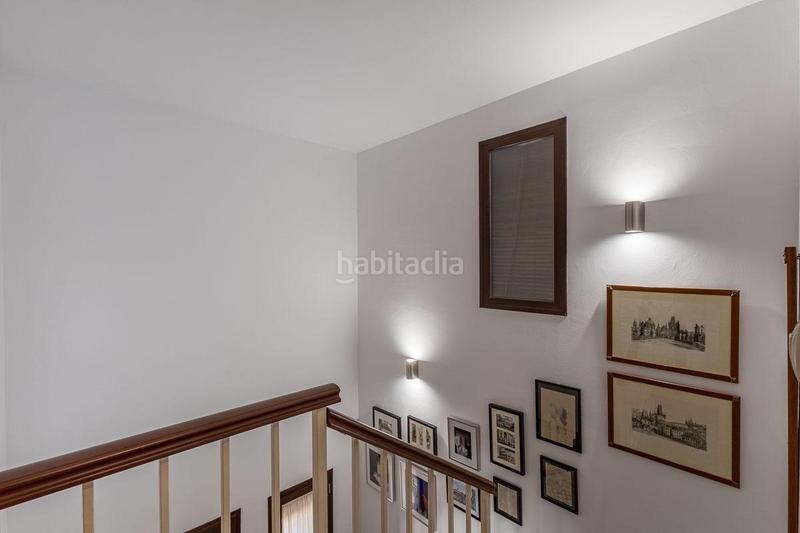 Foto d5c89260-595c-449f-baa1-b55035610a14. Casa adosada chalet familiar con jardin, piscina privada y vistas a granada en pleno centro de la zubia en Zubia (La)