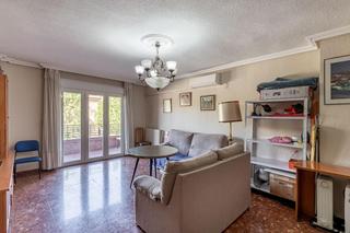 Appartement à Plaza de Toros. Amplio y luminoso piso en centro de granada, ideal para tu nueva