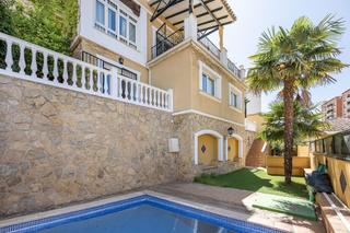 Maison à Crta. De la Sierra. Chalet individual con piscina y calidades de lujo en carretera d
