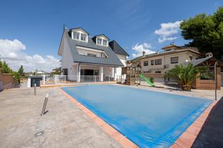 Chalet en Padul. Exclusivo chalet de lujo, ven a visitarlo.
