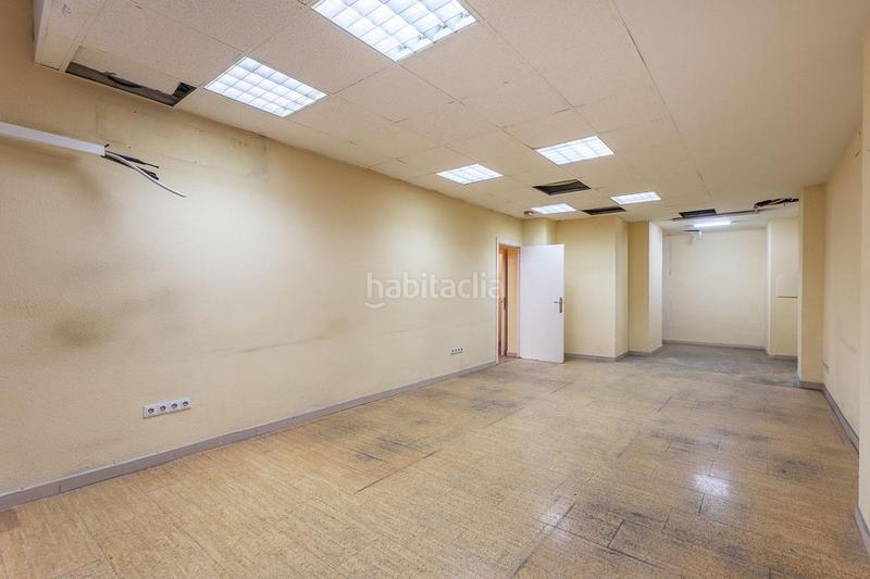 Foto bfeb8f7d-b7dc-4668-b014-98f9b791bb1f. Alquiler local comercial magnífico local junto a recogidas en Granada