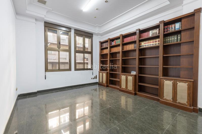 Foto 2a211fe8-6b5e-426d-a53b-0733eb4184ec. Locale commerciale in calle ángel ganivet 13 in San Matías - Realejo Granada