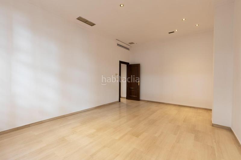 Foto 389fd3b5-1df3-4ac4-8c5a-0cde94551ce1. Locale commerciale in calle ángel ganivet 13 in San Matías - Realejo Granada