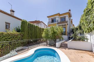 Chalet in Huetor vega 19. Chalet en la zubia