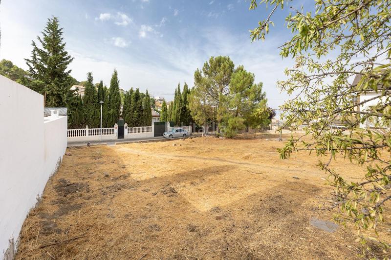 Foto 4b4a9d8c-6834-43e4-a192-9be81dec31bc. Terreno residencial en calle calle del cerrillo redondo magnífico solar en Cumbres Verdes en Zubia (La)
