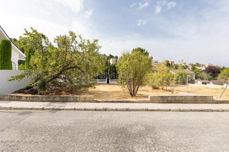 Foto c2c8a048-f227-45d4-96d7-c6b92f45df25. Terreno residencial en calle calle del cerrillo redondo magnífico solar en Cumbres Verdes en Zubia (La)
