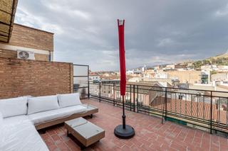 Alquiler Ático  Calle ancha de capuchinos 15. Atico reformado en avda madrid para estudaintes