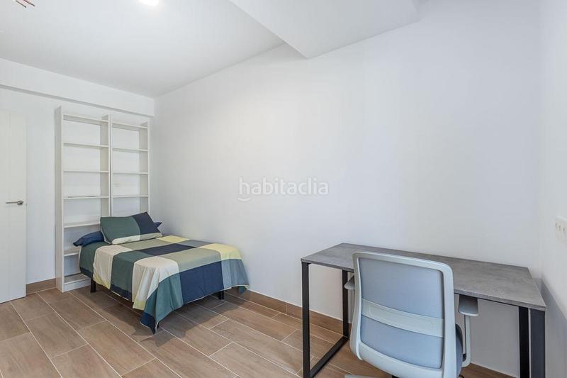 Foto d689be9e-25bf-48cb-b0e2-df7ce6b63040. Alquiler ático en calle ancha de capuchinos 15 atico reformado en avda madrid para estudiantes en Granada
