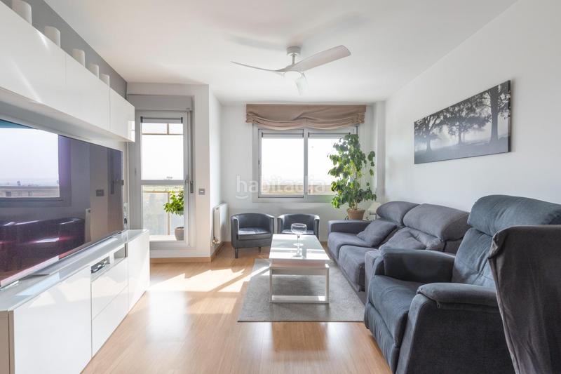 Foto 0cb6ae29-abb6-44e2-a379-794592cf2226. Piso fantástica vivienda con terraza junto al gimnasio we! en Granada
