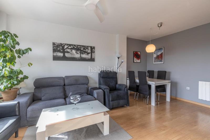 Foto bd79a009-8e68-4520-aaf2-073d4ee4d9b7. Piso fantástica vivienda con terraza junto al gimnasio we! en Granada