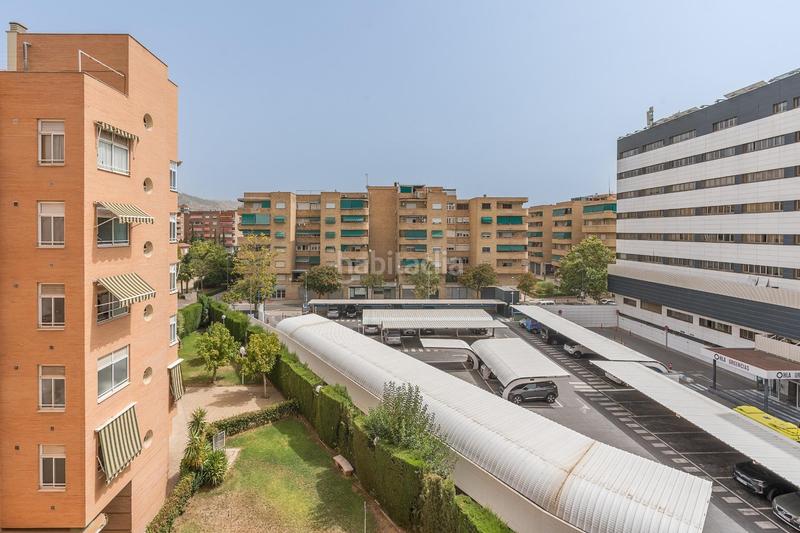 Foto 0877067a-a987-4970-862e-1e045c523988. Alquiler piso fantastico piso junto al hospital inmaculada!! en Granada