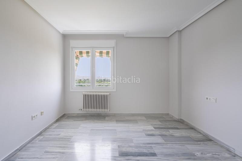 Foto aeef112a-18eb-4fc0-b26c-84f08b2b53d6. Alquiler piso fantastico piso junto al hospital inmaculada!! en Granada