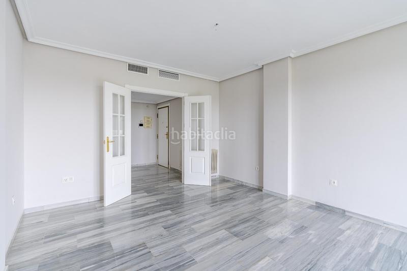 Foto ff76611b-5d46-479a-9373-404e08a08333. Alquiler piso fantastico piso junto al hospital inmaculada!! en Granada