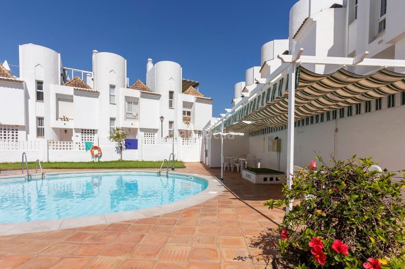 Foto a4572b94-d782-4250-a26e-518c2e6e4b3e. Casa adossada amb aparcament piscina a Velilla - Velilla Taramay Almuñécar