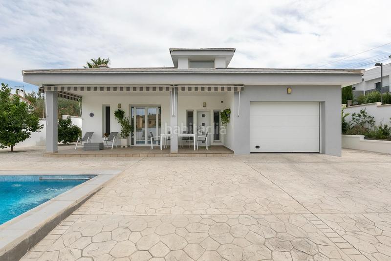 Foto ec1723c8-5c70-40df-b0d3-0536f99aafdd. Chalet  moderno y acogedor con piscina en una sola planta en Cúllar Vega