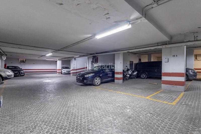 Foto d2f7bfff-1102-46fe-bc18-51130a27b13c. Parking voiture dans Camino de Ronda Granada