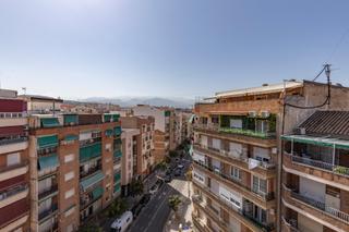 Àtic  Calle arabial. Espectacular ático reformado en granada con terraza y vistas a s