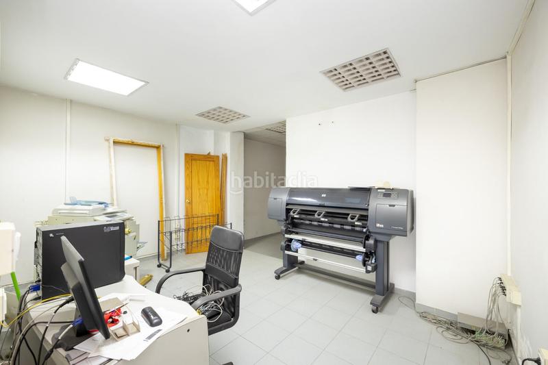 Foto fe1ca1af-45bb-42e4-af3d-cb683fdef04b. Local comercial en calle calle ángel barrios 5 en Granada