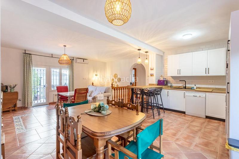 Foto f50d8c16-d7b5-4a48-b5e3-3a79e06509de. Xalet amb calefacció aparcament piscina a Padul