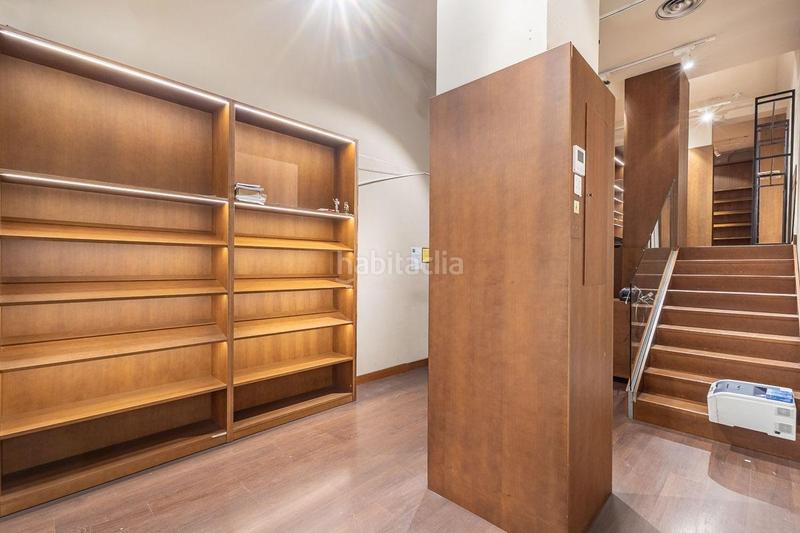 Foto 847f5f4f-4ad2-4b83-be7e-e002862edde6. Alquiler local comercial magnífico local en ganivet!! en Granada