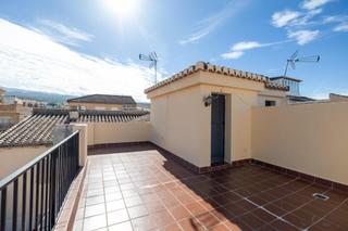 Àtic a La Zubia Ciudad. Descubre el encanto de este ático dúplex en la zubia a solo 175,