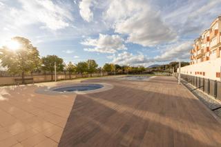 Pis  Calle de julio cortázar 13. Piso en urbanización privada con piscina comunitaria, terraza, 2