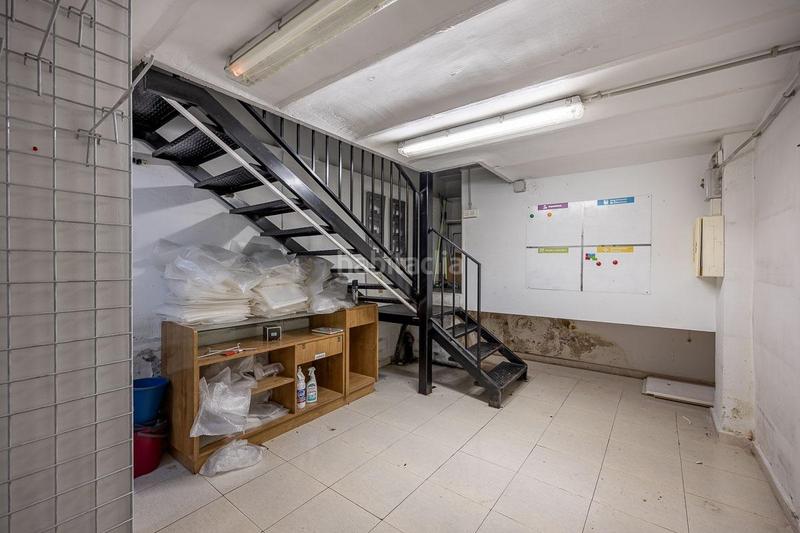 Foto 0cd3b9e4-6bed-4b30-a13e-3928e54df19a. Alquiler local comercial  en av de la constitucion en Granada