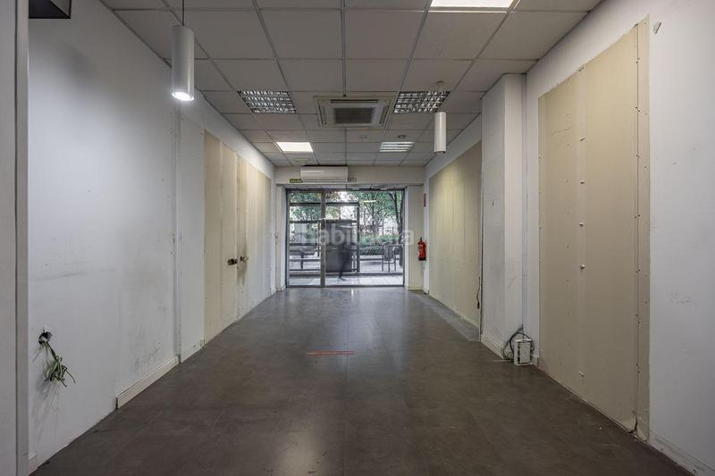 Foto 8e4b1254-a3c3-4c4d-9a4d-a9407889be68. Alquiler local comercial  en av de la constitucion en Granada