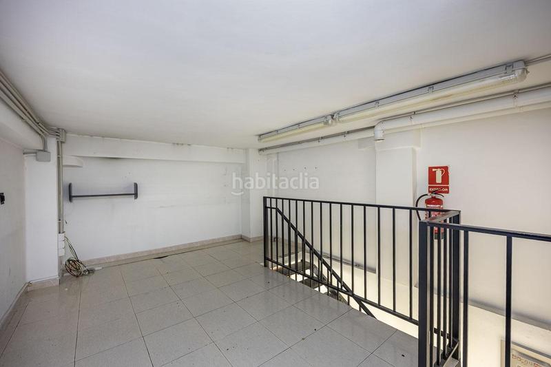 Foto c8dc6772-15c4-4a86-82c7-4a2a59e2bf99. Alquiler local comercial  en av de la constitucion en Granada