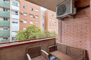 Appartement  Calle padre claret. Joaquina eguaras  fantástico piso con 4 dormitorios, salón, coci