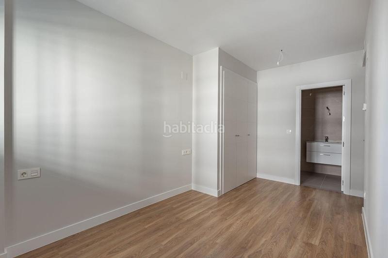 Foto 11886cb0-acd2-466a-8e35-2bc3990608b4. Rent flat with heating parking pool in Rosaleda - Juventud Granada