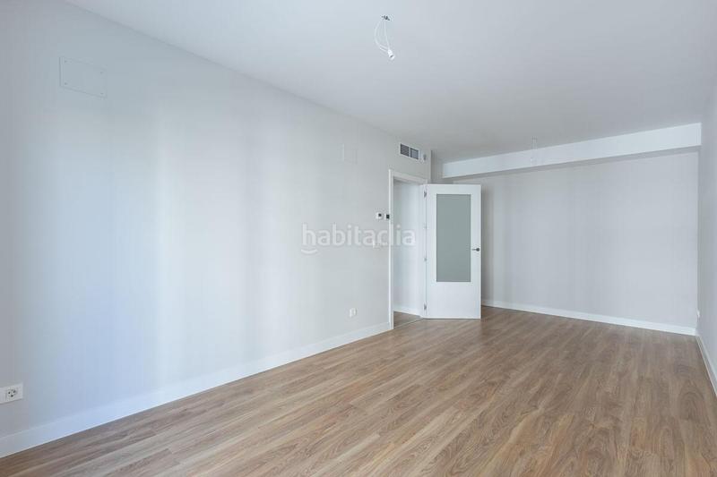 Foto 2e1b6edc-d65e-49e8-9552-b867cd8823d1. Rent flat with heating parking pool in Rosaleda - Juventud Granada