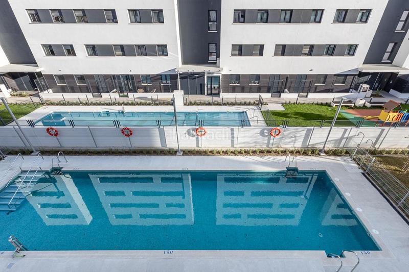 Foto 5ddcd3d2-bab8-44ec-99a2-a5f5112bae4b. Rent flat with heating parking pool in Rosaleda - Juventud Granada