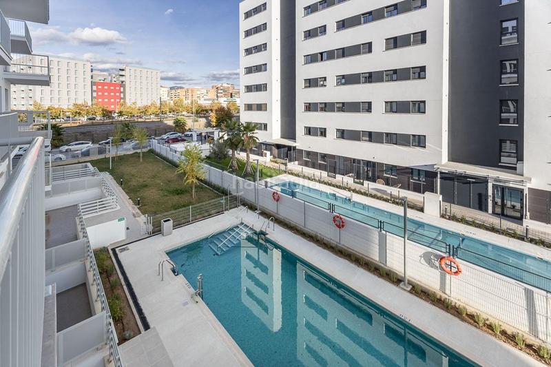 Foto d5beb646-4cc0-4b91-b225-0030910b9457. Rent flat with heating parking pool in Rosaleda - Juventud Granada