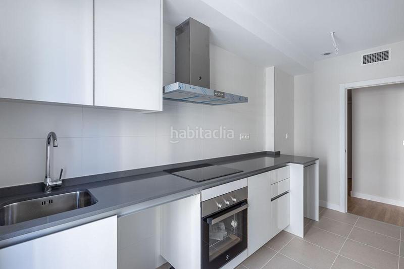 Foto ef16de7e-4abf-4fb4-ba12-3757844b6b75. Rent flat with heating parking pool in Rosaleda - Juventud Granada