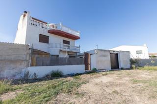 Casa  Plaza iglesia-p ruiz 3. Vive la autenticidad de la vega de granada en una casa única en
