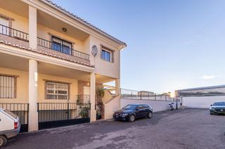 Casa en Ventas de Huelma. Casa con piscina en ventas de huelma