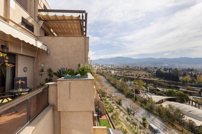 Foto 0b0d50f9-79b6-410b-ac29-1f1e5b95e846. Attique avec chauffage parking dans Camino de los Neveros - Serrallo Granada