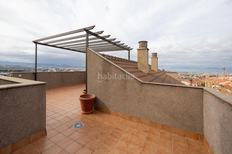 Foto 3833f37e-64be-44ba-8fb6-5d979203fbd1. Attique avec chauffage parking dans Camino de los Neveros - Serrallo Granada