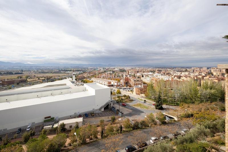 Foto cb82865c-620c-42e7-9b0b-3efbd48ddc03. Attique avec chauffage parking dans Camino de los Neveros - Serrallo Granada