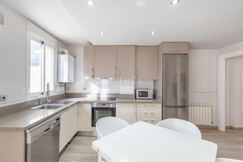 Foto b21233e6-091a-408b-bc91-0eae0537e45b. Rent penthouse with parking in San Cayetano Churriana de la Vega