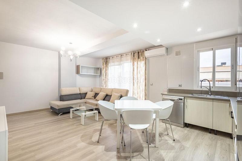 Foto b92e4b1a-6684-4621-ae84-eea9ea21595f. Rent penthouse with parking in San Cayetano Churriana de la Vega