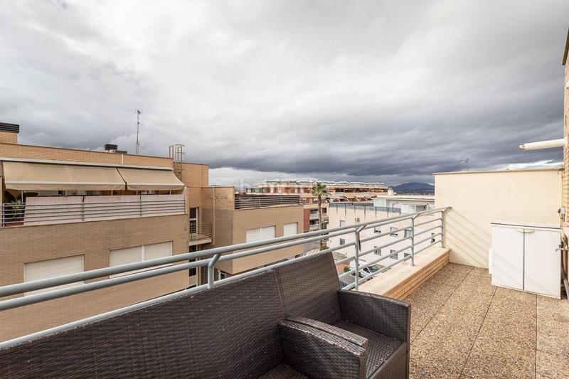Foto e9b4b072-4834-41e5-9018-8bd279aa529e. Rent penthouse with parking in San Cayetano Churriana de la Vega