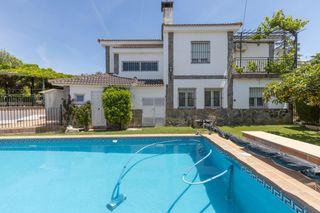 Xalet  Calle calle borgoña. Vivienda exclusiva en urbanización viñas del rey  otura