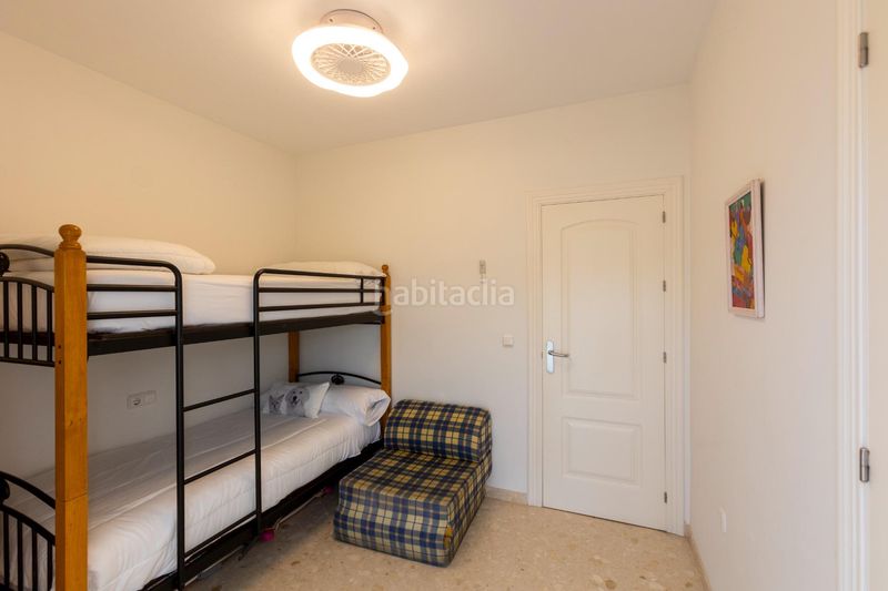 Foto 38d621e5-104c-40f7-a5cf-ee1238af9a54. Àtic amb aparcament piscina a Playa de Granada Motril