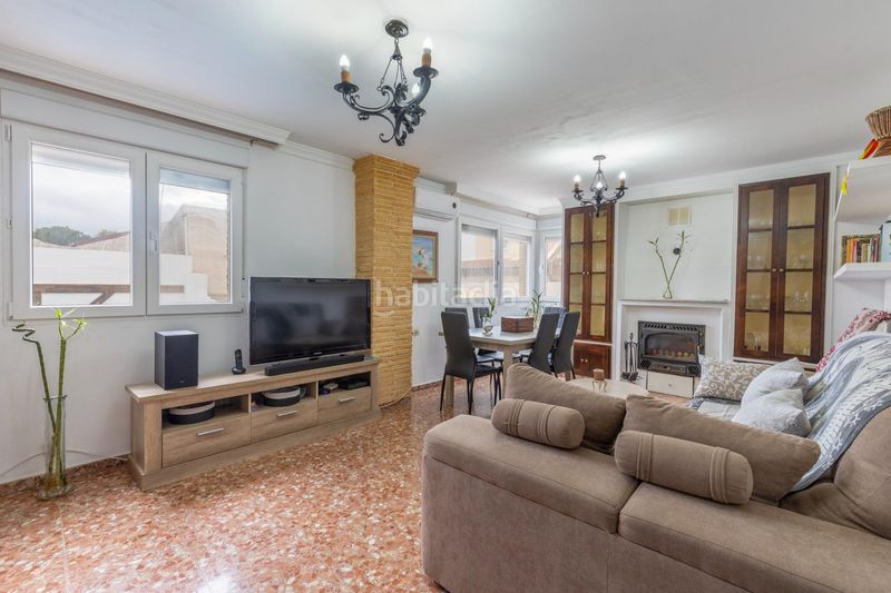 Foto c512820d-f9c7-4bc5-bb4f-3789b4858b20. Casa adosada magnifica unifamiliar adosada de 4 plantas en loma linda con piscina comunitaria en Ogíjares