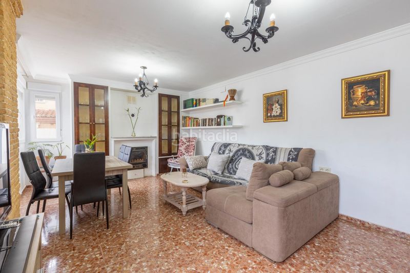 Foto ce0b75f5-09c8-48c3-88cf-f4c64d3a6b0c. Casa adosada magnifica unifamiliar adosada de 4 plantas en loma linda con piscina comunitaria en Ogíjares